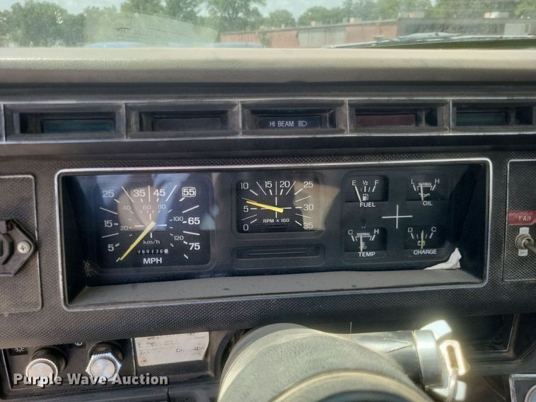 image for item EJ8023 1990 Ford  bucket truck