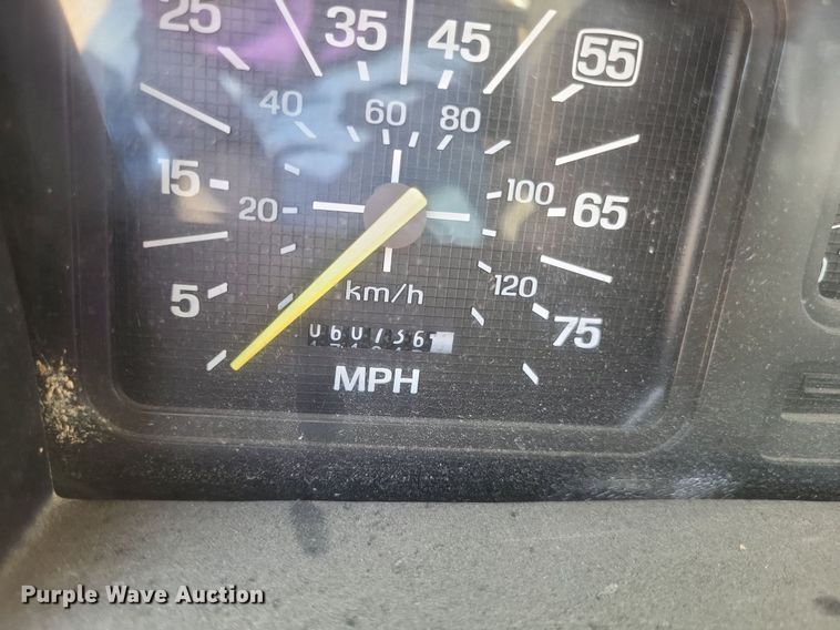 image for item EJ8023 1990 Ford  bucket truck