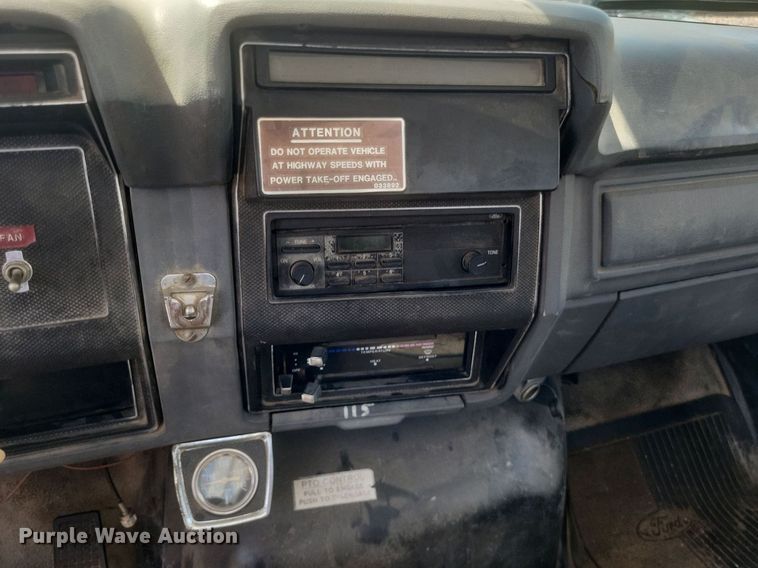 image for item EJ8023 1990 Ford  bucket truck