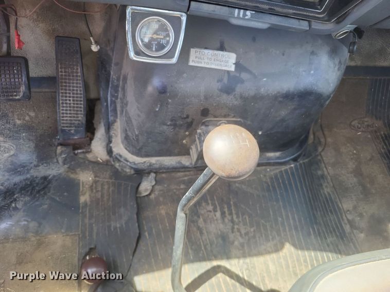 image for item EJ8023 1990 Ford  bucket truck