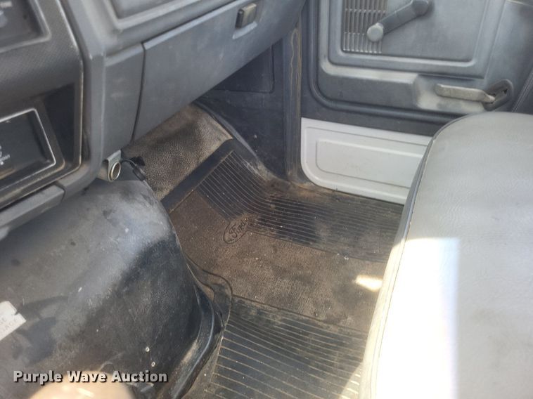 image for item EJ8023 1990 Ford  bucket truck