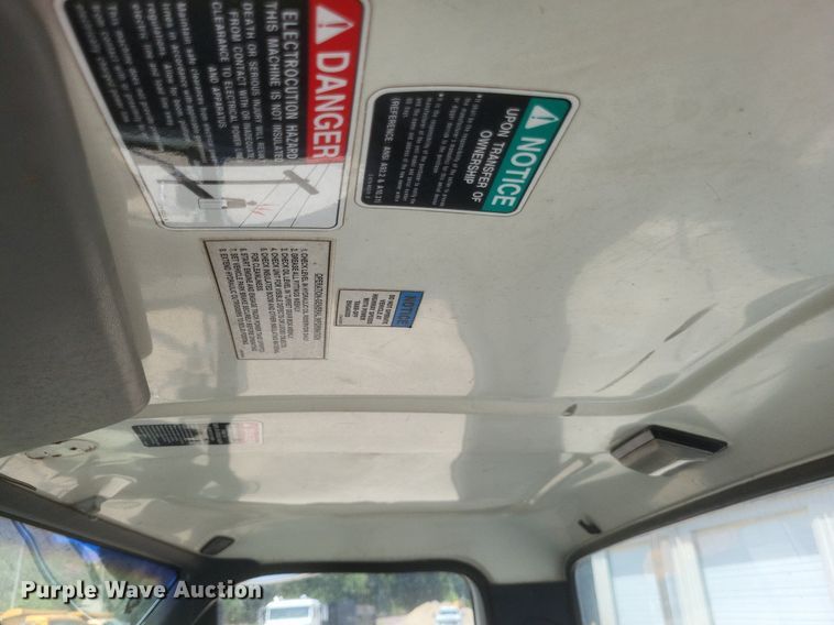 image for item EJ8023 1990 Ford  bucket truck