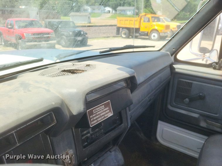 image for item EJ8023 1990 Ford  bucket truck