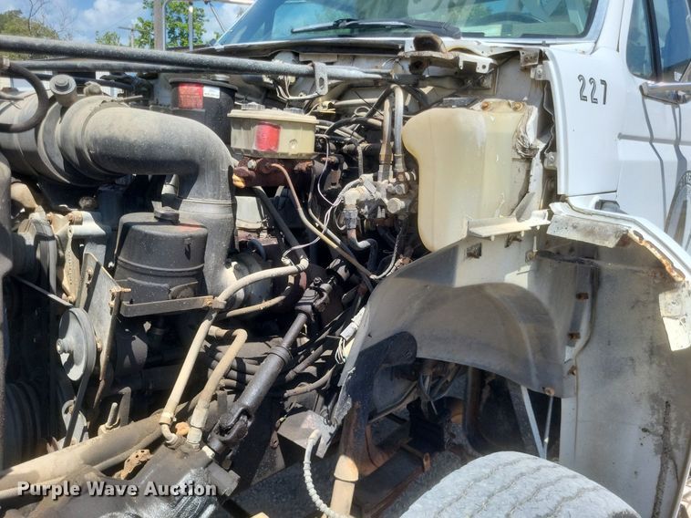 image for item EJ8023 1990 Ford  bucket truck