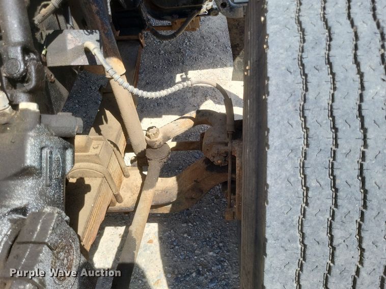 image for item EJ8023 1990 Ford  bucket truck