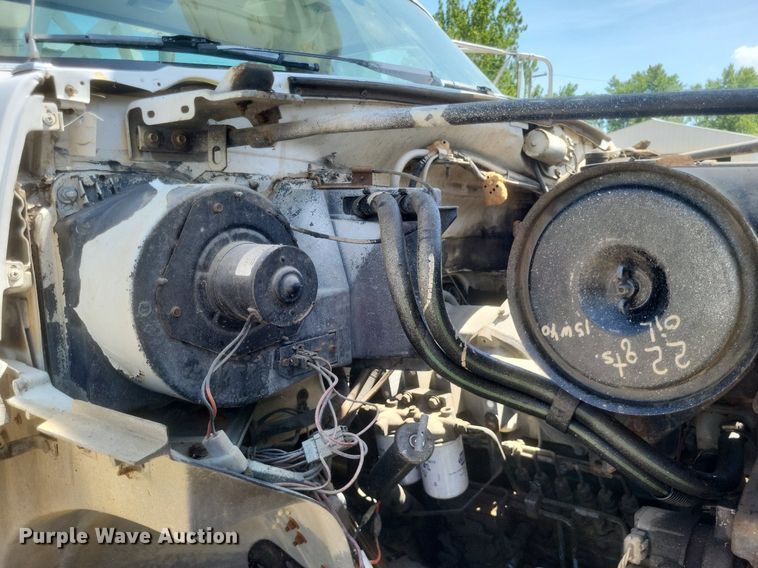 image for item EJ8023 1990 Ford  bucket truck