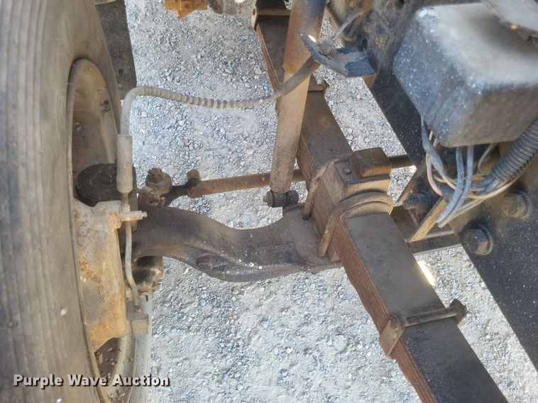 image for item EJ8023 1990 Ford  bucket truck