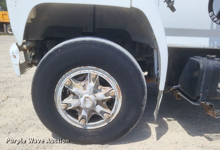 image for item EJ8023 1990 Ford  bucket truck