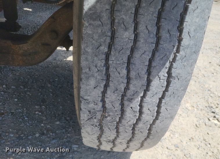 image for item EJ8023 1990 Ford  bucket truck