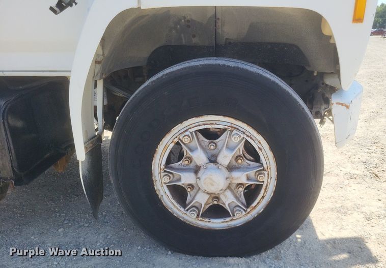 image for item EJ8023 1990 Ford  bucket truck