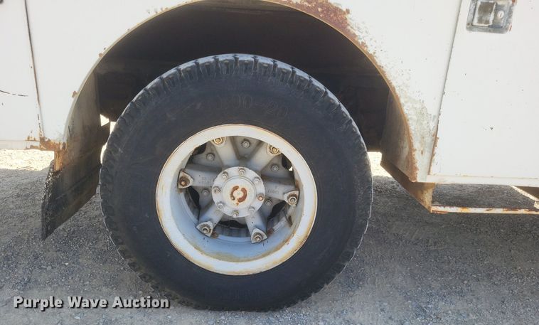 image for item EJ8023 1990 Ford  bucket truck