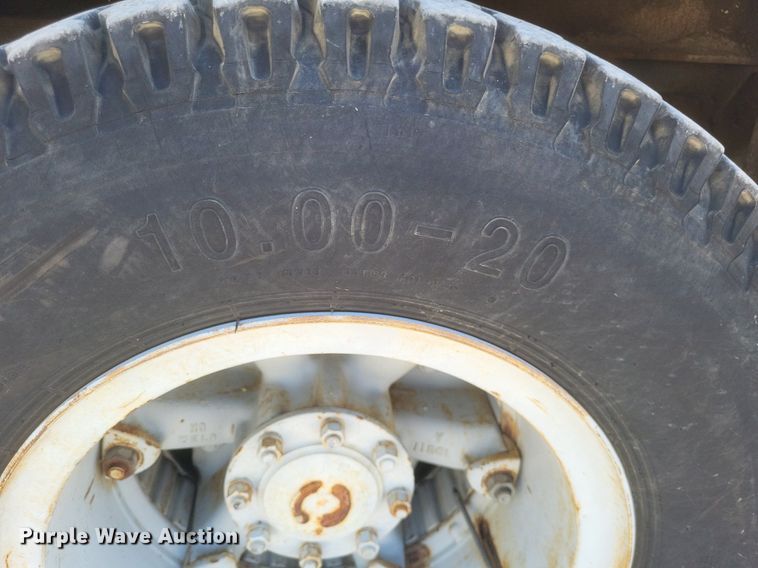 image for item EJ8023 1990 Ford  bucket truck