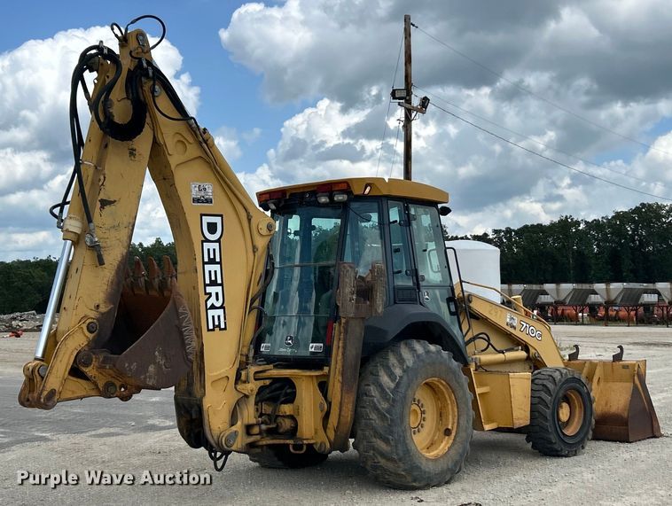 image for item EK3018 2005 John Deere  710G backhoe