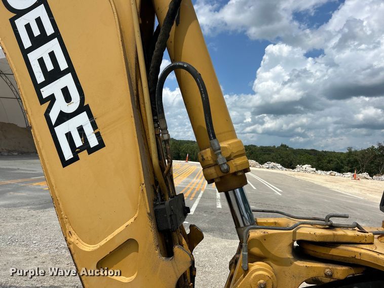 image for item EK3018 2005 John Deere  710G backhoe