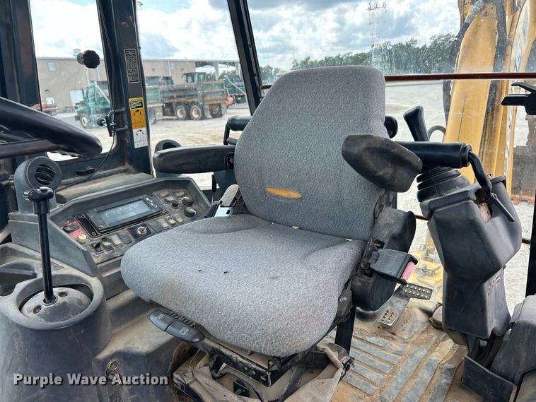 image for item EK3018 2005 John Deere  710G backhoe