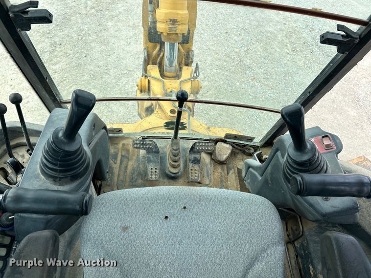 image for item EK3018 2005 John Deere  710G backhoe