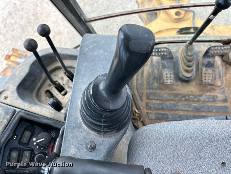 image for item EK3018 2005 John Deere  710G backhoe