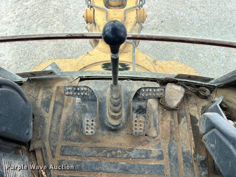 image for item EK3018 2005 John Deere  710G backhoe