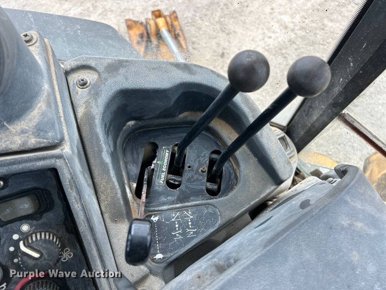 image for item EK3018 2005 John Deere  710G backhoe