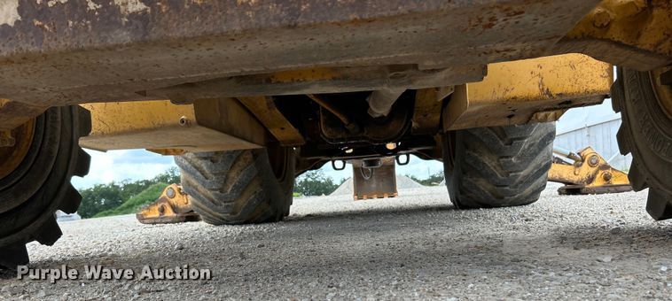 image for item EK3018 2005 John Deere  710G backhoe