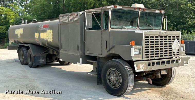 image for item EK5002 1990 Oshkosh water truck