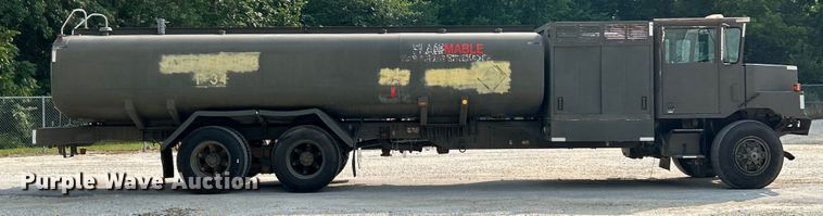 image for item EK5002 1990 Oshkosh water truck