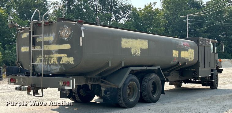 image for item EK5002 1990 Oshkosh water truck