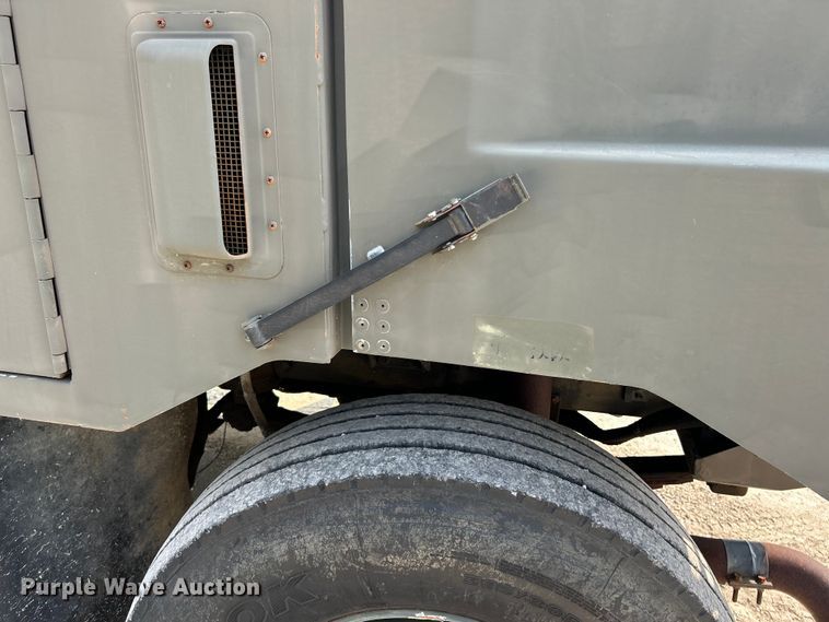 image for item EK5002 1990 Oshkosh water truck