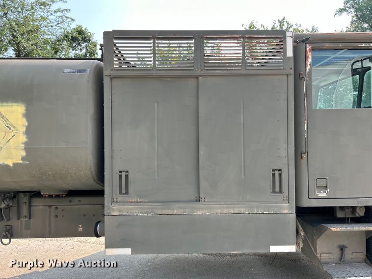 image for item EK5002 1990 Oshkosh water truck