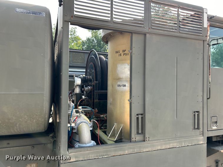 image for item EK5002 1990 Oshkosh water truck