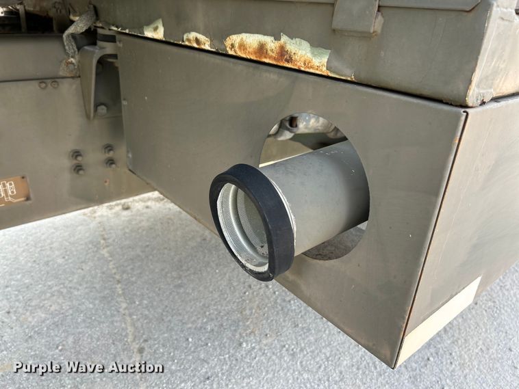 image for item EK5002 1990 Oshkosh water truck