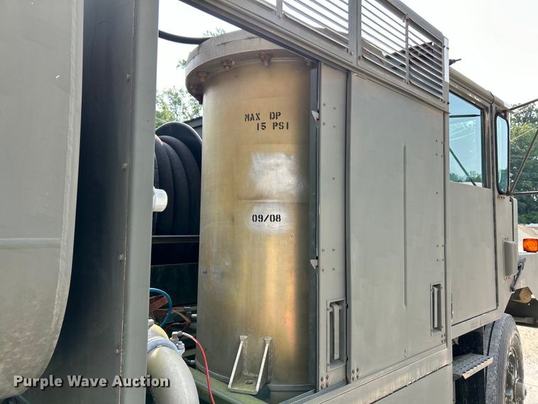 image for item EK5002 1990 Oshkosh water truck