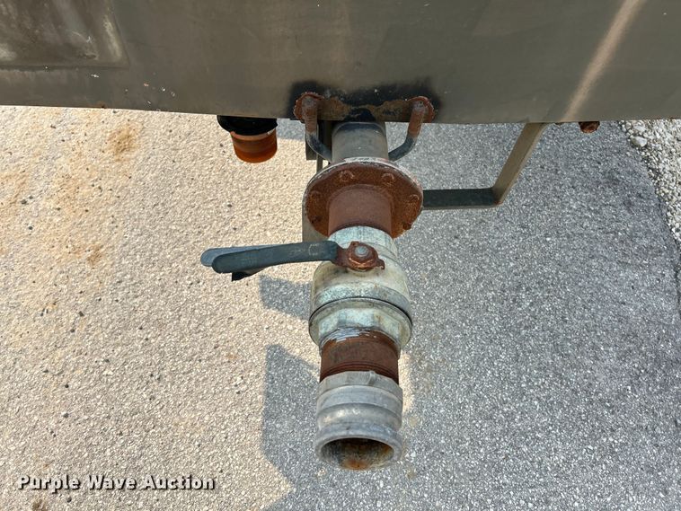 image for item EK5002 1990 Oshkosh water truck