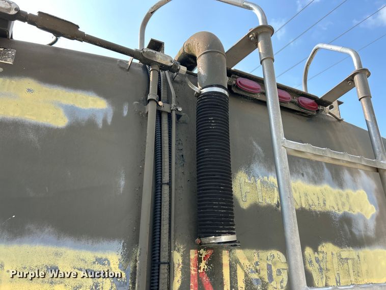 image for item EK5002 1990 Oshkosh water truck