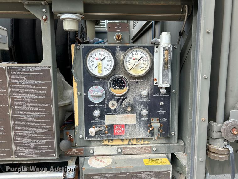 image for item EK5002 1990 Oshkosh water truck