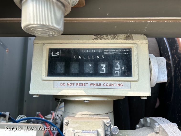 image for item EK5002 1990 Oshkosh water truck