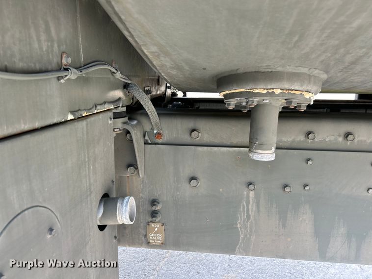 image for item EK5002 1990 Oshkosh water truck