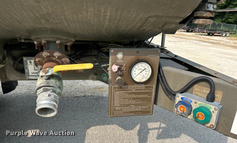 image for item EK5002 1990 Oshkosh water truck