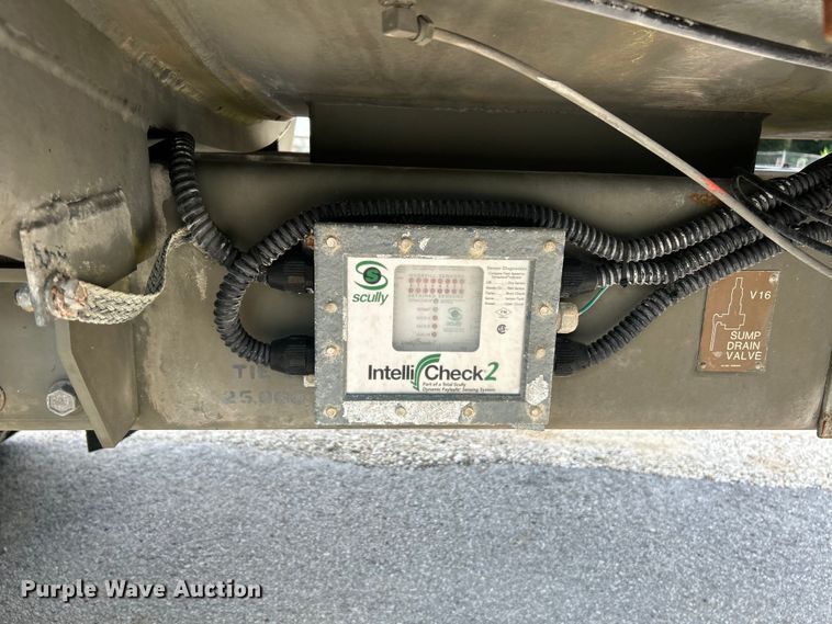 image for item EK5002 1990 Oshkosh water truck