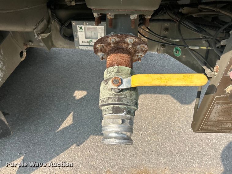 image for item EK5002 1990 Oshkosh water truck