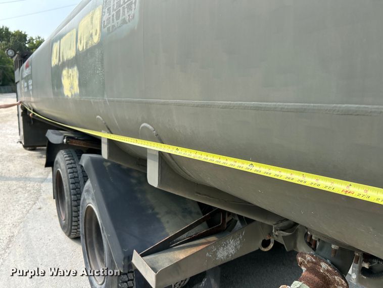 image for item EK5002 1990 Oshkosh water truck