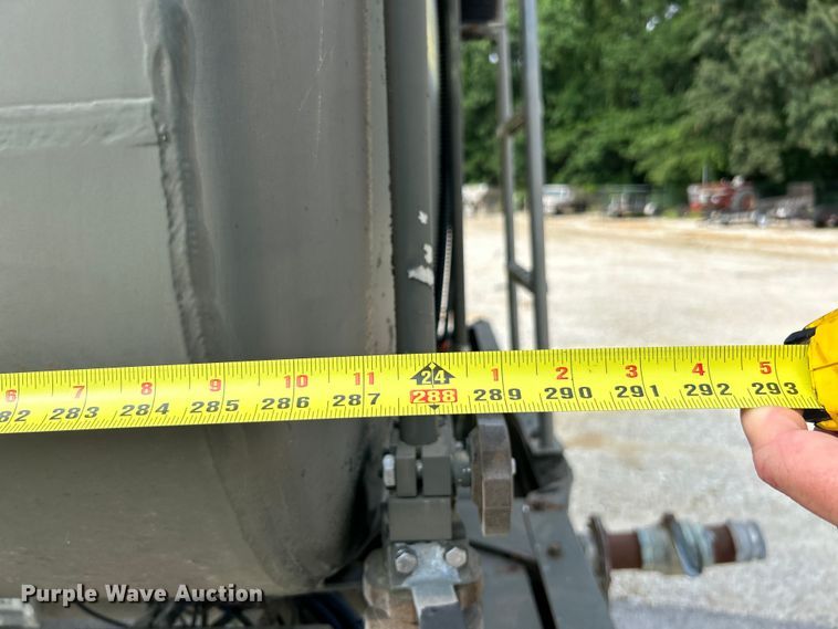 image for item EK5002 1990 Oshkosh water truck