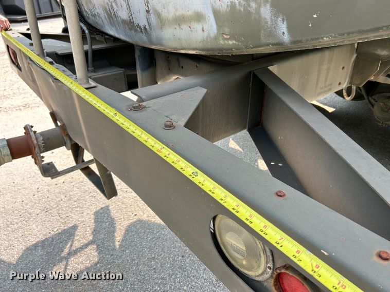 image for item EK5002 1990 Oshkosh water truck