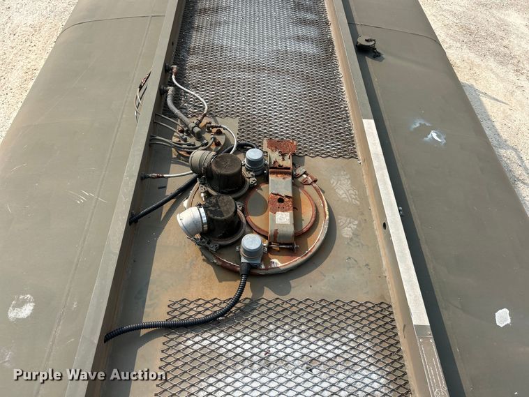 image for item EK5002 1990 Oshkosh water truck