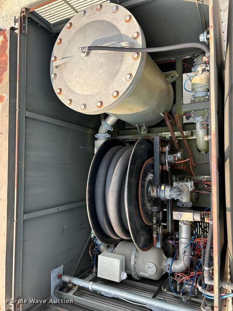 image for item EK5002 1990 Oshkosh water truck