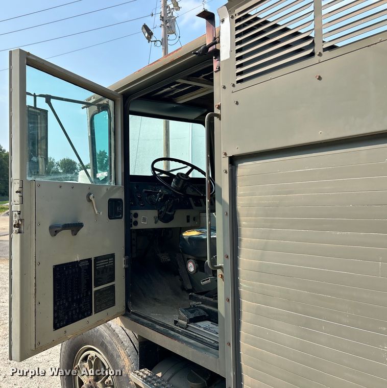 image for item EK5002 1990 Oshkosh water truck