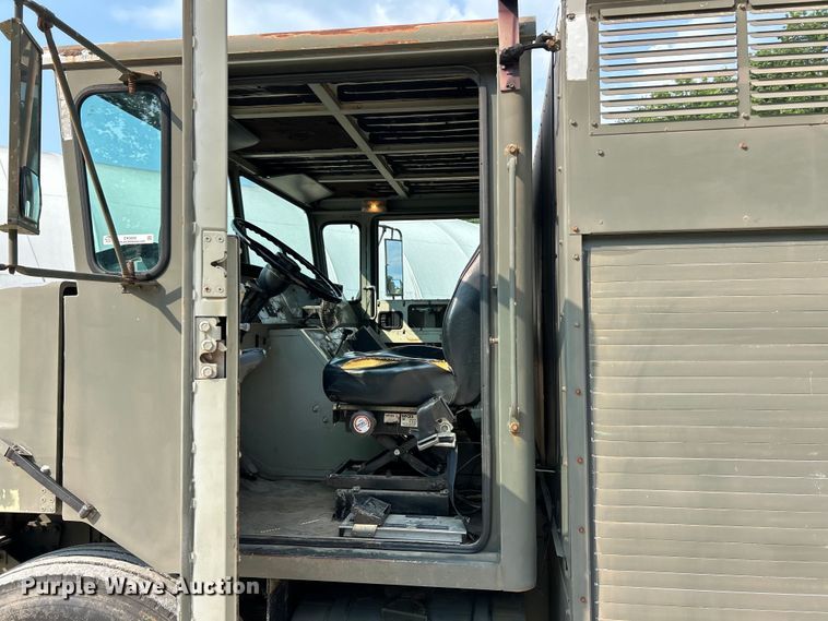 image for item EK5002 1990 Oshkosh water truck