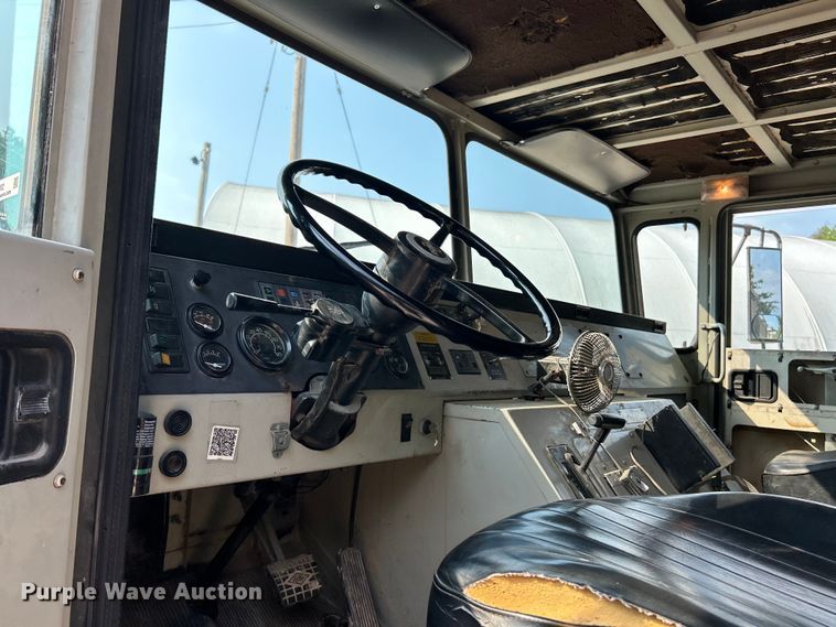 image for item EK5002 1990 Oshkosh water truck