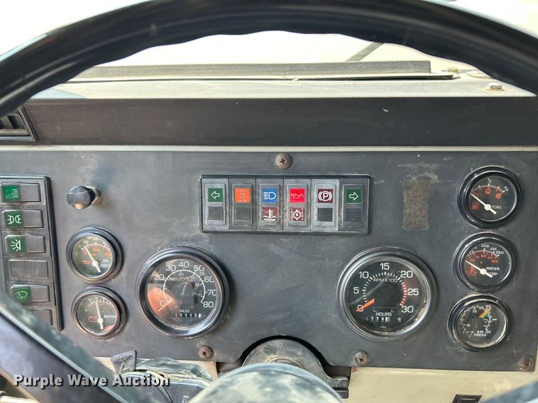 image for item EK5002 1990 Oshkosh water truck