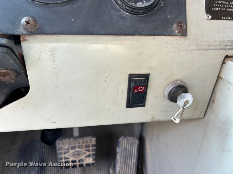 image for item EK5002 1990 Oshkosh water truck